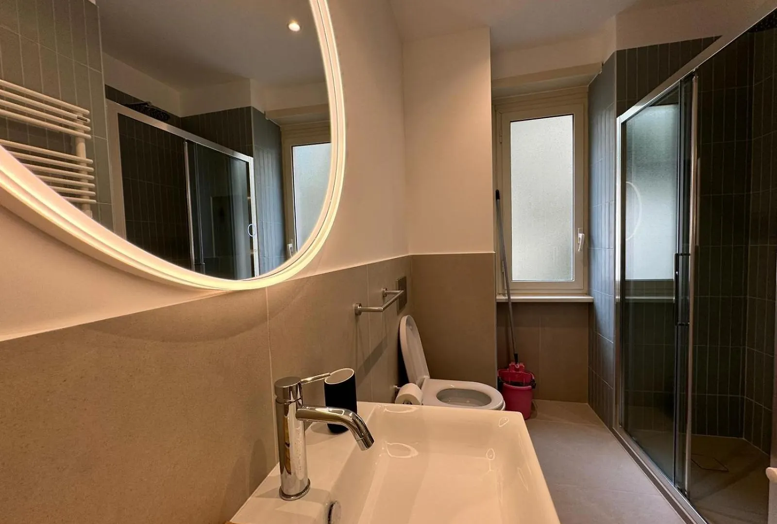 Refined Retreat In Renovated P R A T I Gem Lägenhet Rom