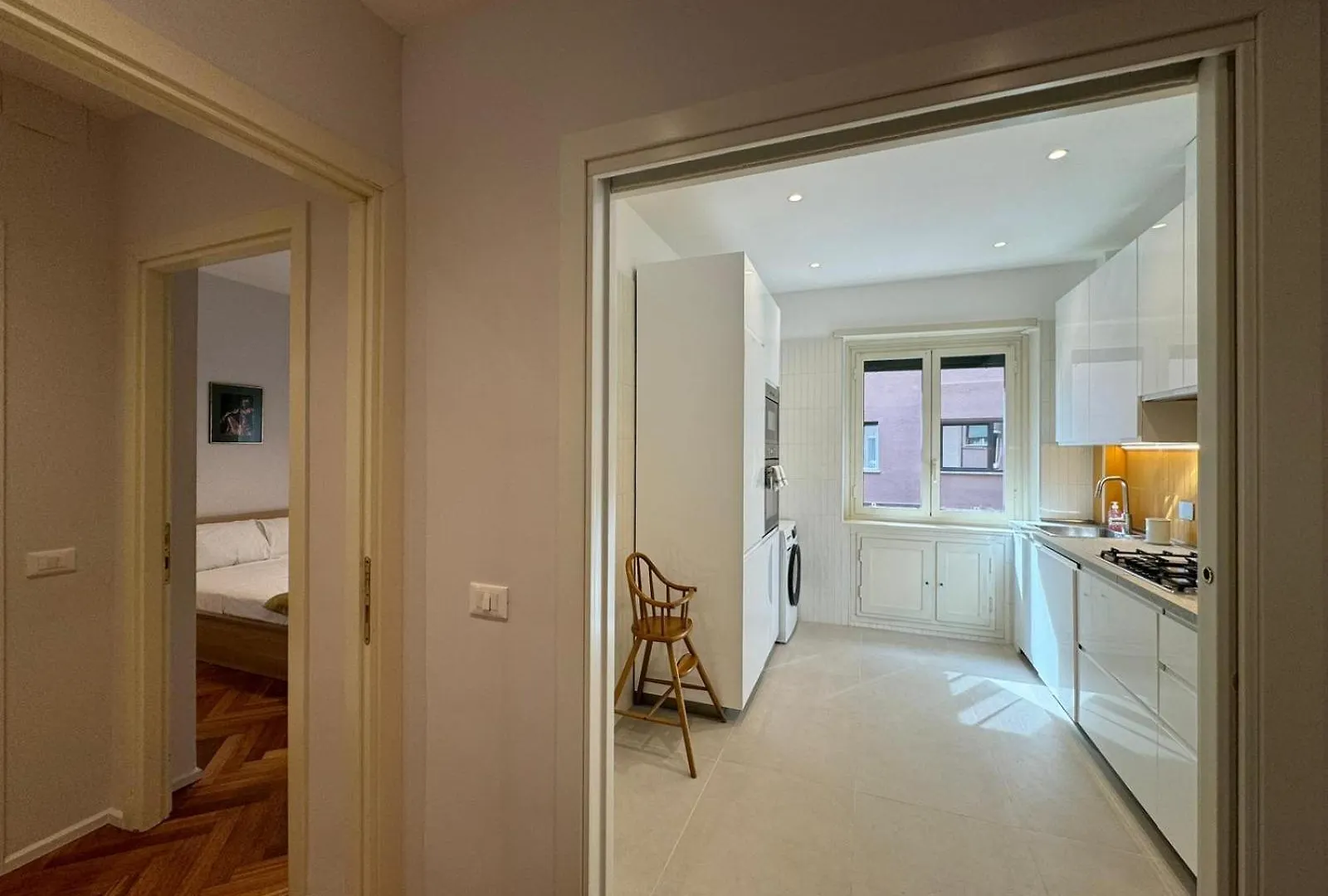 Refined Retreat In Renovated P R A T I Gem Apartment Rome