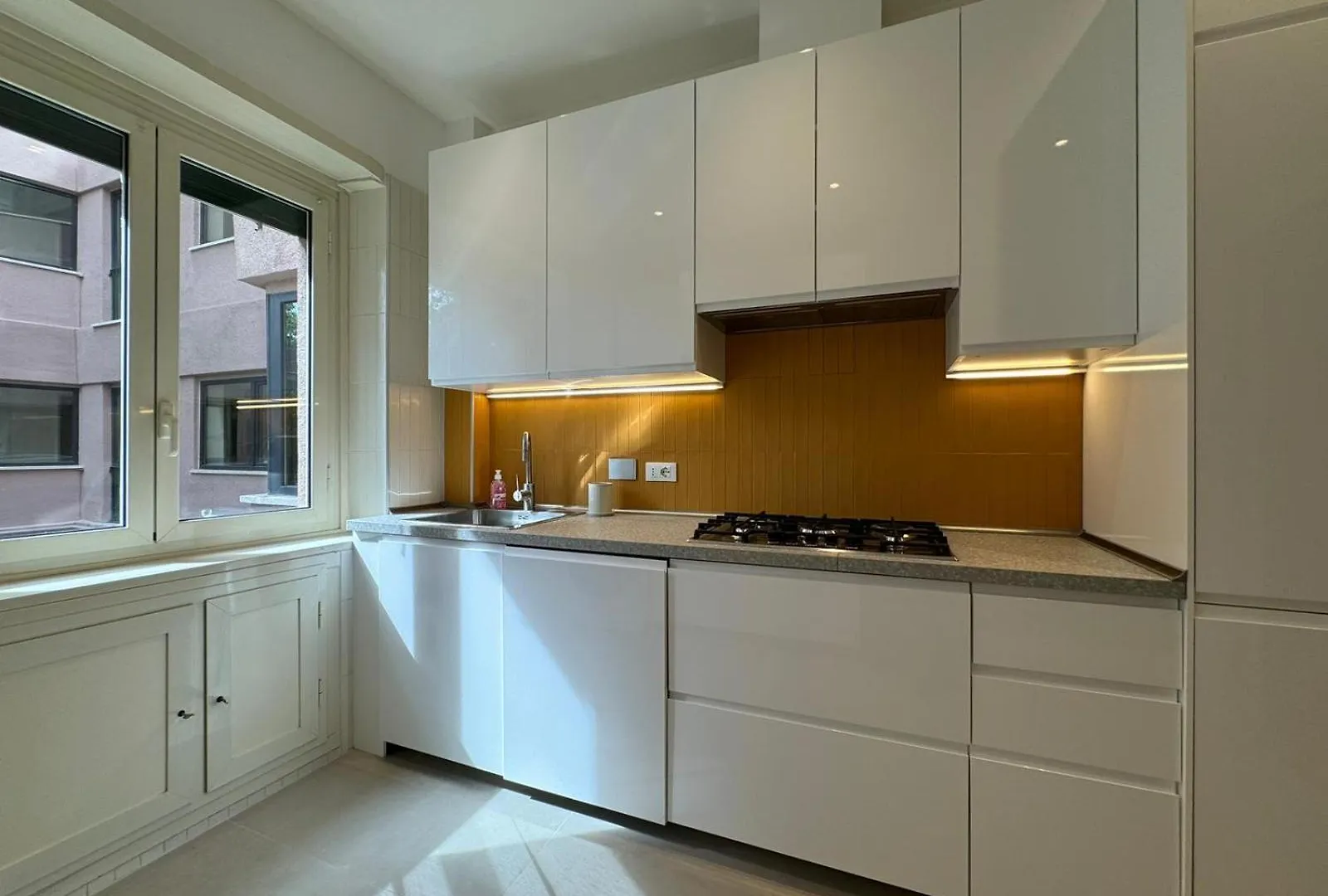 Refined Retreat In Renovated P R A T I Gem Apartment Rome